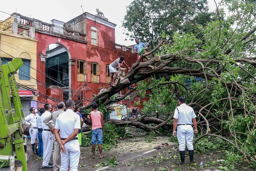 عشرات القتلى في الهند و بنغلادش نتيجة إعصار أميان