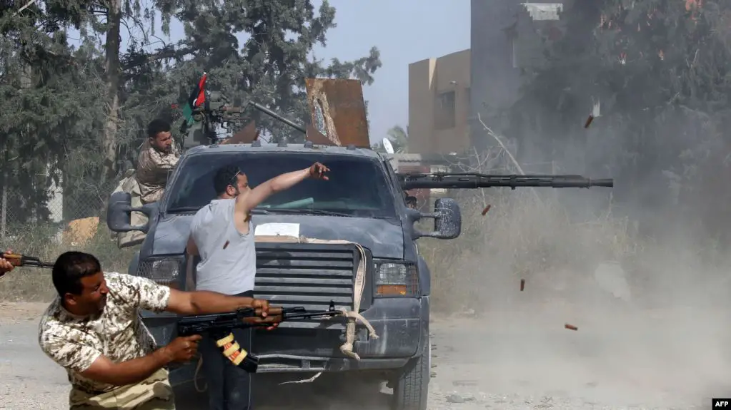 الجيش الليبي يدمر مدرعة إماراتية ويبث لقطات لانسحاب فاغنر