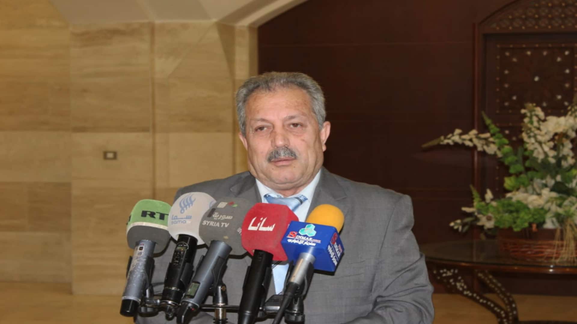إقالة عماد خميس وتعيين حسين عرنوس كرئيس وزراء نظام الأسد