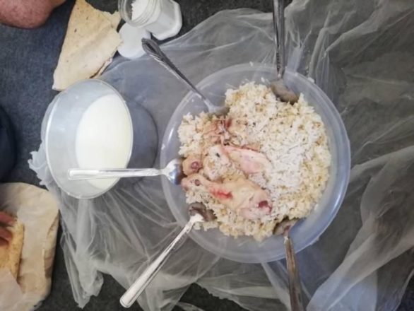 مراكز نشر الفيروس.. موالون لنظام الأسد يتهكمون على مراكز الحجر الصحي التي تعيش واقع مزري 2 مراكز نشر الفيروس.. موالون لنظام الأسد يتهكمون على مراكز الحجر الصحي التي تعيش واقع مزري