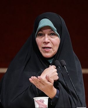ابنة رئيس إيران السابق: حكومة طهران ليست دينية ولا ثورية