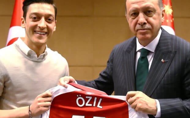 مسعود أوزيل يكشف عن احتمال لعبه في الدوري التركي