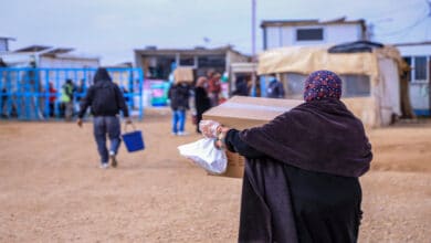 الأردن يبدأ بتطعيم اللاجئين السوريين ضد كورونا في مخيم الزعتري