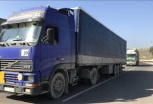 دخول 93 شاحنة مساعدات أممية إلى إدلب عبر تركيا