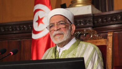 بعد أن قرأ فاتحتها.. مرشح النهضة التونسية للرئاسة يراقص فنانة ويثير ضجة واسعة