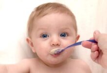أكل الأطفال الرضع في الشهر الرابع