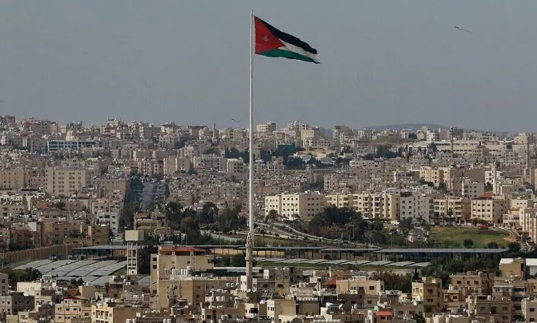 علم الاردن يرفرف عاليا في العاصمة عمان