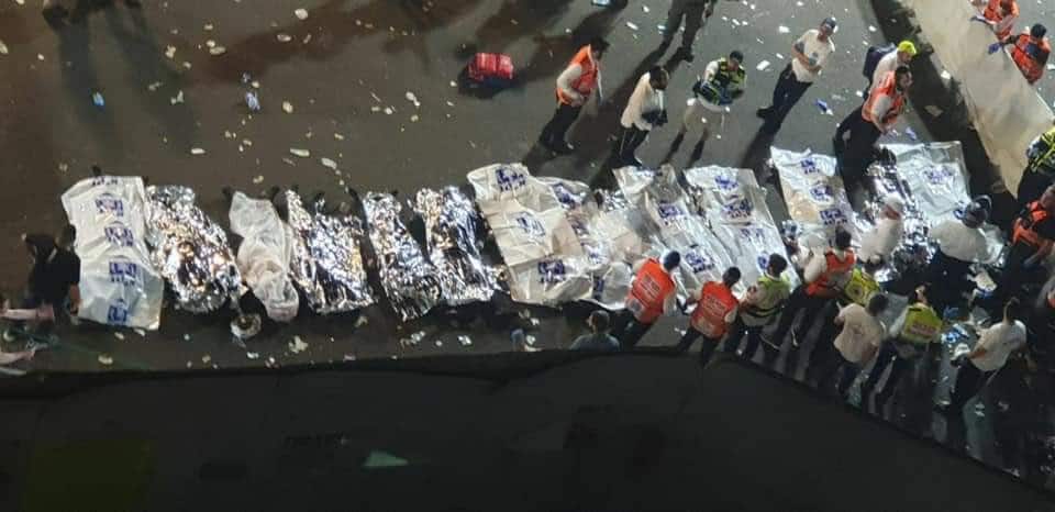 إسرائيل.. 44 قتيلاً وعشرات الجرحى إثر انهيار جسر خلال احتفال يهودي على جبل الجرمق (فيديو) 2 انهيار جسر جبل الجرمق إسرائيل.. 44 قتيلاً وعشرات الجرحى إثر انهيار جسر خلال احتفال يهودي