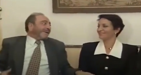 عمر حجو أحد مؤسسي نقابة الفنانين السوريين هرب من حلب في الحرب العالمية الثانية وأسس مسرح الشوك الذي استفز رفعت الأسد، وهو أول من قدم المسرح الايمائي للعرب ... وهو والد مخرج كبير من هو؟ 3 عمر حجو أحد مؤسسي نقابة الفنانين السوريين هرب من حلب في الحرب العالمية الثانية وأسس مسرح الشوك الذي استفز رفعت الأسد، وهو أول من قدم المسرح الايمائي للعرب ... وهو والد مخرج كبير من هو؟