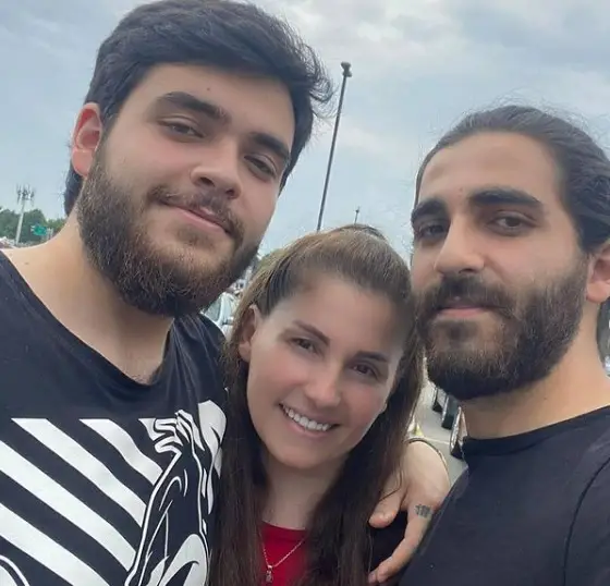 يارا صبري ناهضت النظام السوري وباتت رمزاً للمرأة السورية الحرة بكلمتها 4 يارا صبري ناهضت النظام السوري وباتت رمزاً للمرأة السورية الحرة بكلمتها
