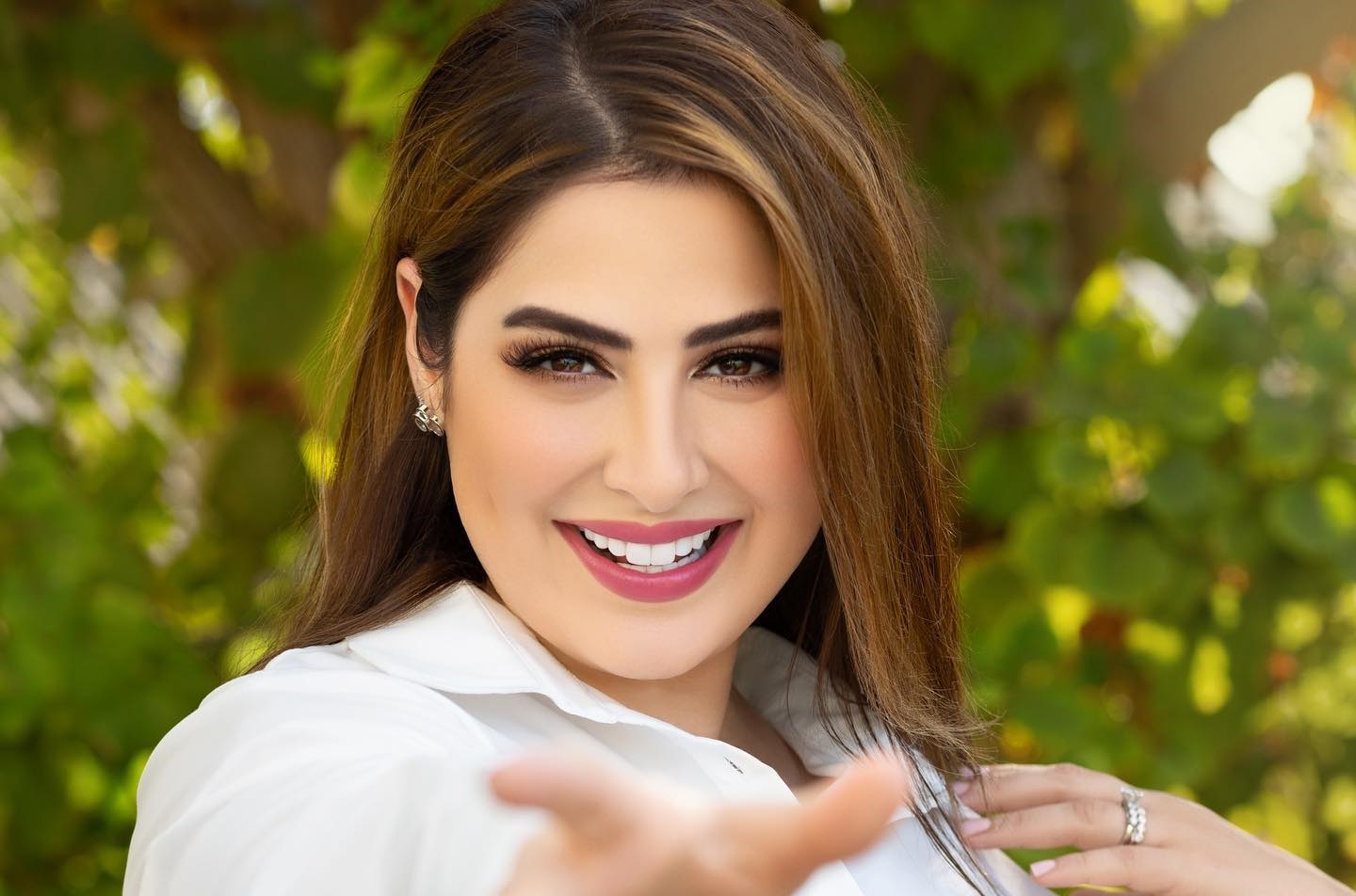 المورد  رؤى الصبان ممثلة ومذيعة إماراتية من أصل أردني اشتهرت 