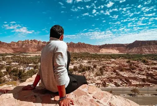 محمد سال ناشط سياحي ومقدم برامج سعودي رغم دراسته الهندسة في الولايات المتحدة والصيدلة في وطنه "السعودية"