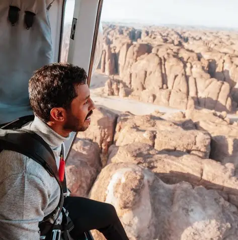 محمد سال ناشط سياحي ومقدم برامج سعودي رغم دراسته الهندسة في الولايات المتحدة والصيدلة في وطنه "السعودية"
