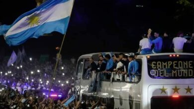 شعب يتنفس كرة القدم.. شاهد الاستقبال الحافل لمنتخب الأرجنتين في بيونس أيريس 