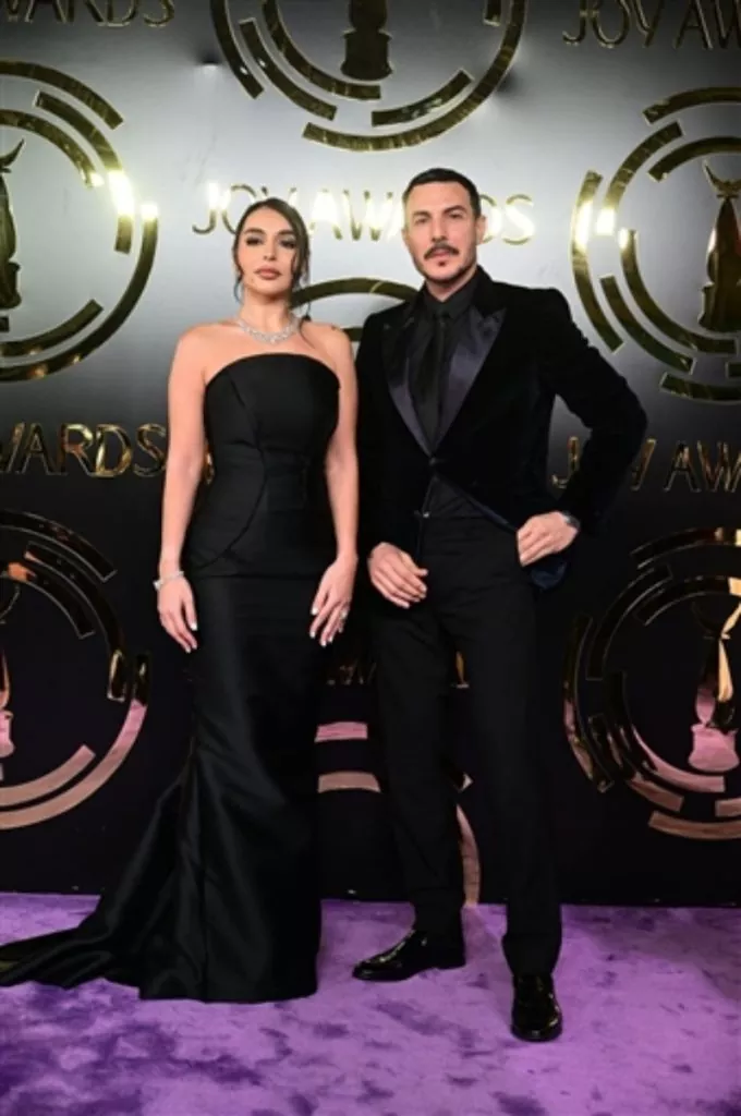ناهد زيدان زوجة باسل خياط تفوّقت على النجمات في الأناقة والجمال بحفل Joy Awards 2 ناهد زيدان زوجة باسل خياط تفوّقت على النجمات في الأناقة والجمال بحفل Joy Awards